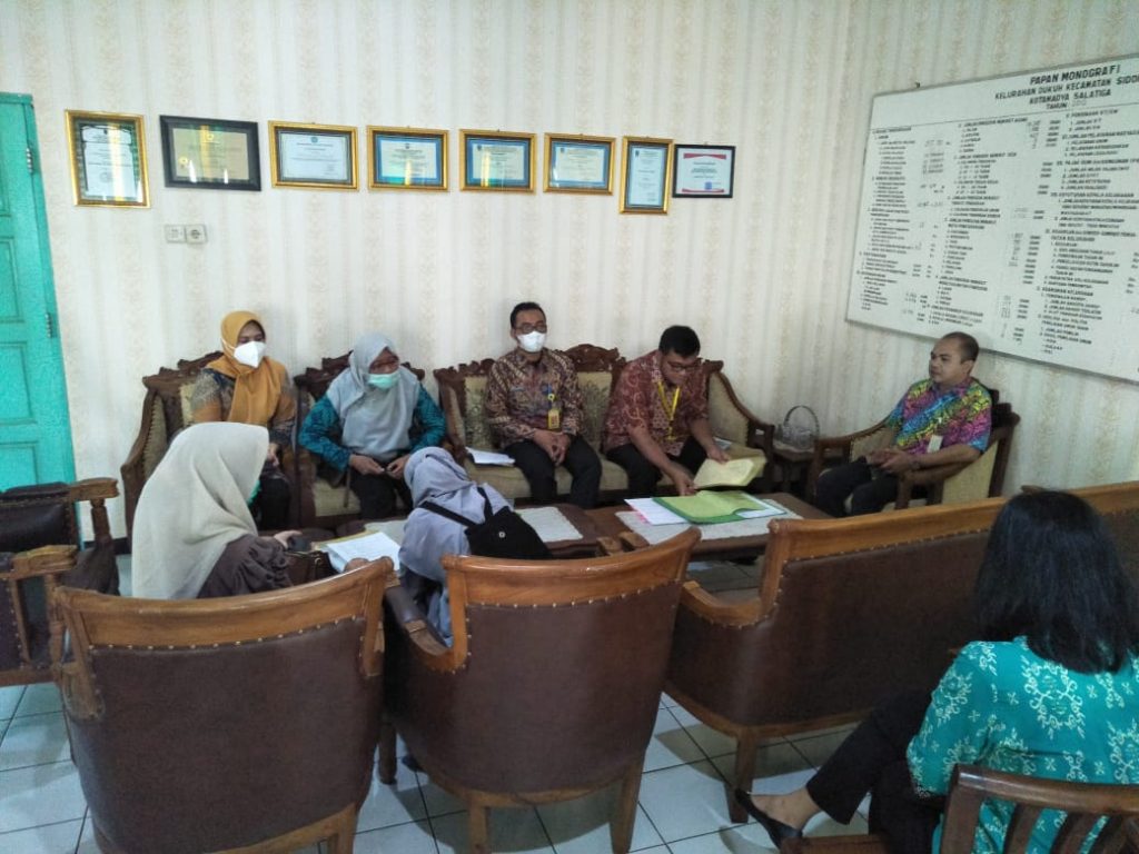 Sidang Panitia A bersama BPN Salatiga, Notaris dan Pemohon Warga RW IX Kelurahan Dukuh